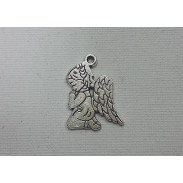 Přívěsek \MODLÍCÍ se ANDÍLEK\ 2.3x1.6cm