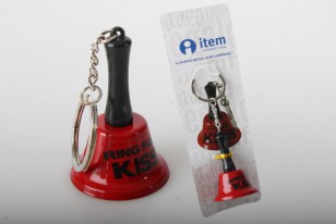 Klíčenka \RING FOR KISS-metal\ 6x4cm